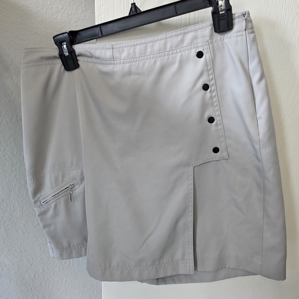 Stylish Gray Golf Skort with Button Detail
